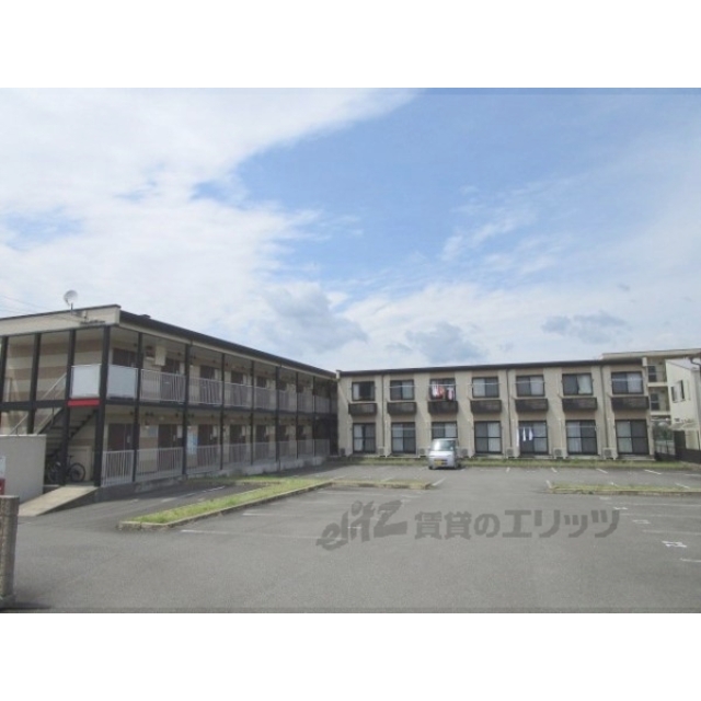 園部駅より徒歩17分 築16年5ヶ月 2階建の賃貸物件