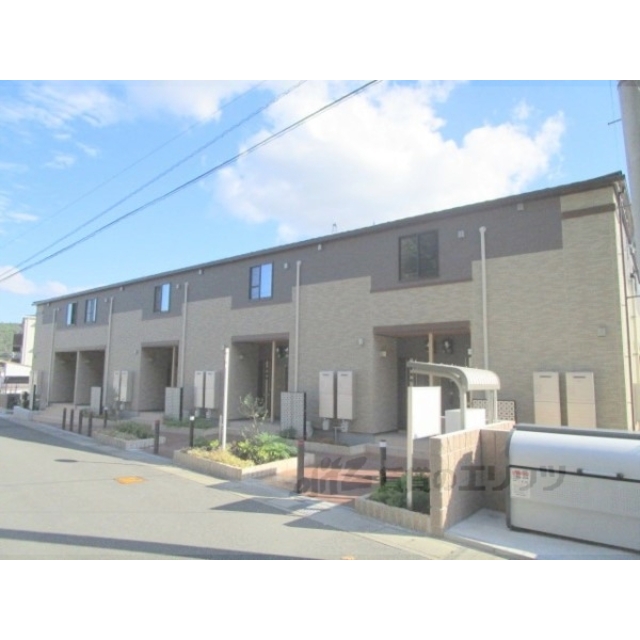 園部駅より徒歩27分 築3年8ヶ月 2階建の賃貸物件