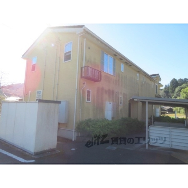 与謝野駅よりバス19分 徒歩6分 築14年2ヶ月 2階建の賃貸物件