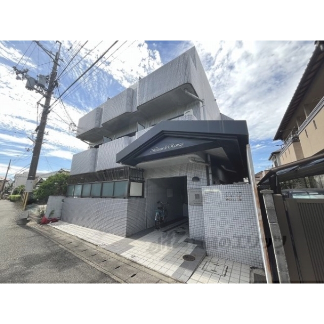 山科駅より徒歩14分 築36年2ヶ月 3階建の賃貸物件