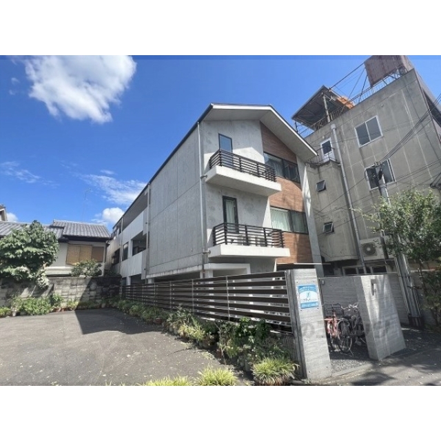 北野白梅町駅より徒歩10分 築11年7ヶ月 3階建の賃貸物件