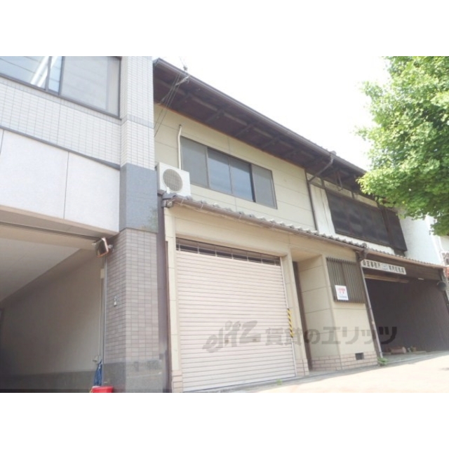 丸太町駅より徒歩15分 築82年5ヶ月 2階建の賃貸物件