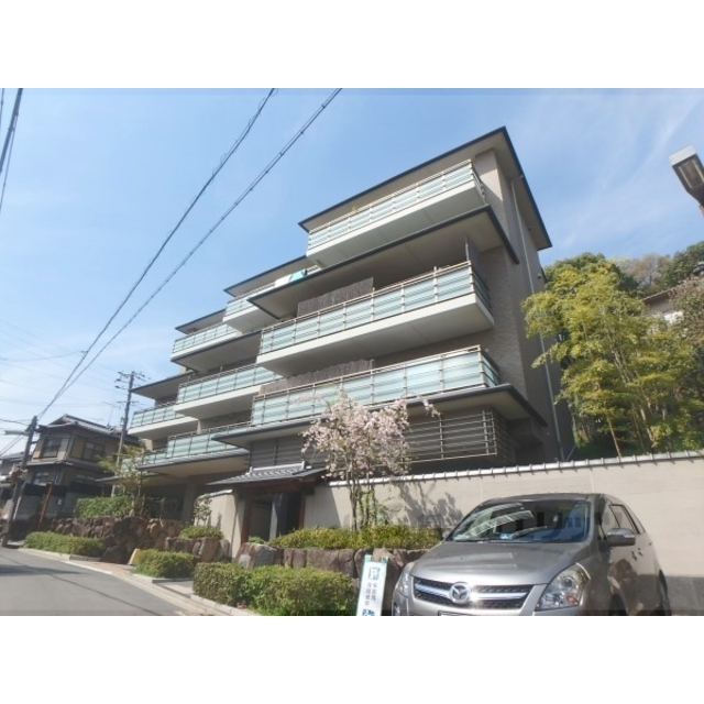 北大路駅よりバス13分 徒歩4分 築19年2ヶ月 6階建の賃貸物件