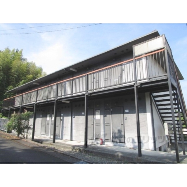 園部駅より徒歩25分 築25年8ヶ月 2階建の賃貸物件