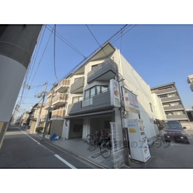 二条城前駅より徒歩6分 築32年2ヶ月 3階建の賃貸物件