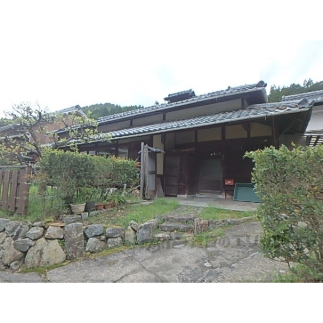 宇多野駅よりバス10分 徒歩2分 築73年10ヶ月 1階建の賃貸物件