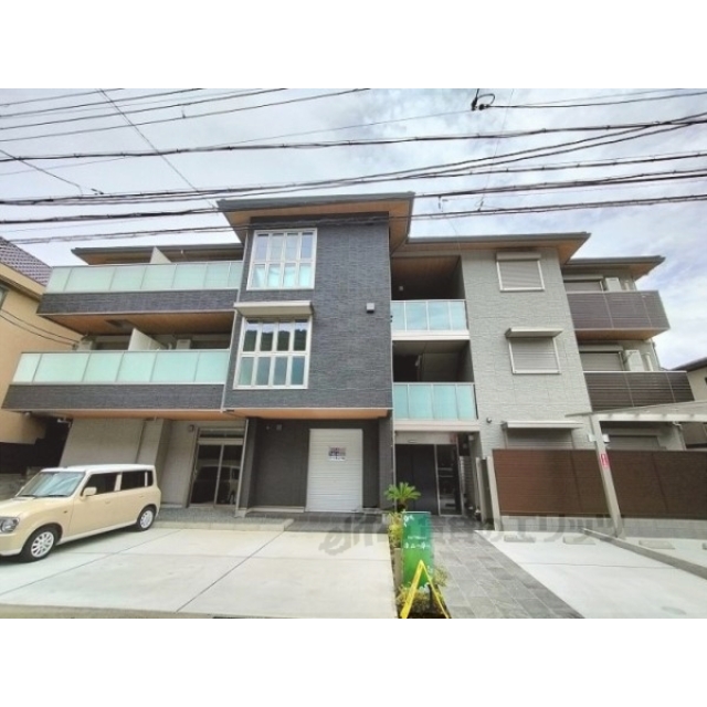 嵐山駅より徒歩4分 築2年3ヶ月 3階建の賃貸物件