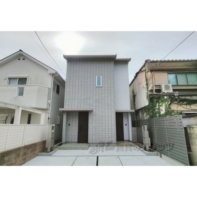 桂駅より徒歩8分 築1年2ヶ月 2階建の賃貸物件