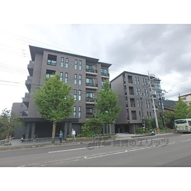 嵯峨嵐山駅より徒歩3分 築7年9ヶ月 5階建の賃貸物件