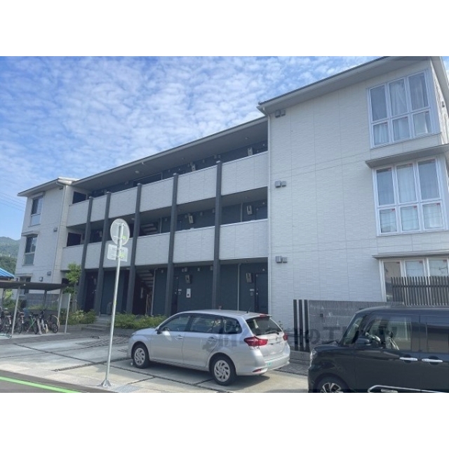 若狭本郷駅より徒歩16分 築4年9ヶ月 3階建の賃貸物件