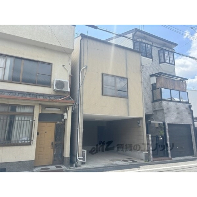 北大路駅より徒歩13分 築31年2ヶ月 3階建の賃貸物件