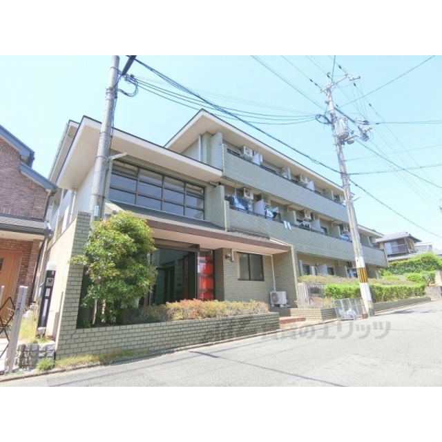 北大路駅よりバス18分 徒歩1分 築40年9ヶ月 3階建の賃貸物件