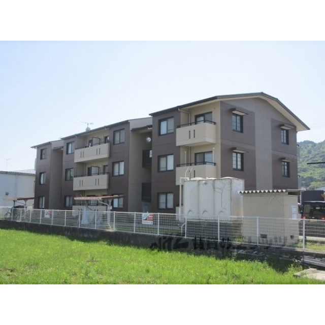 千代川駅より徒歩12分 築30年6ヶ月 3階建の賃貸物件