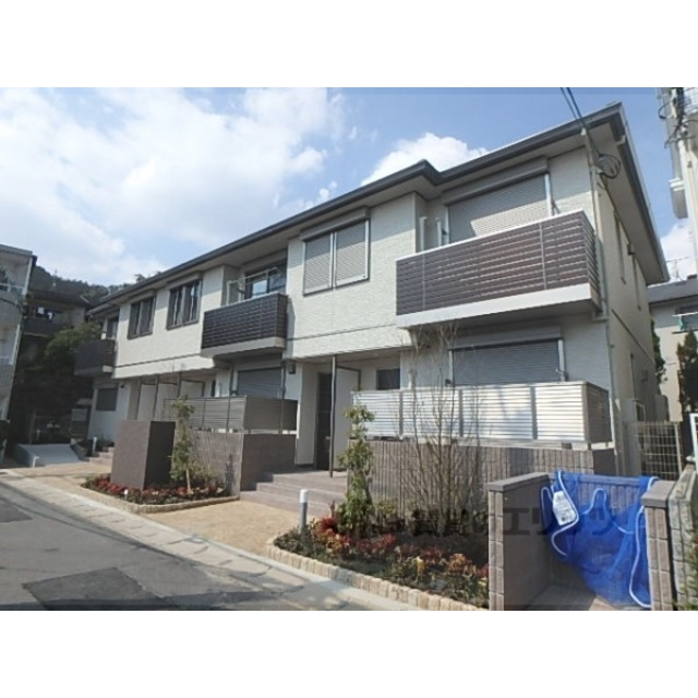 御陵駅より徒歩6分 築7年8ヶ月 2階建の賃貸物件