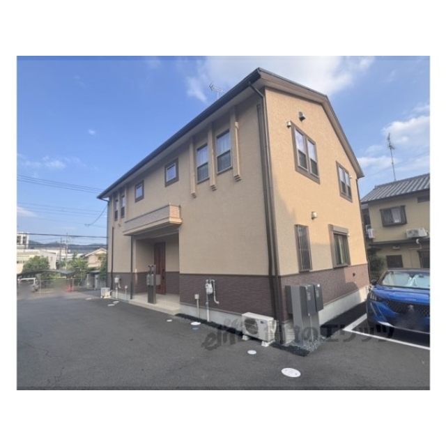 六地蔵駅より徒歩7分 築1年8ヶ月 2階建の賃貸物件