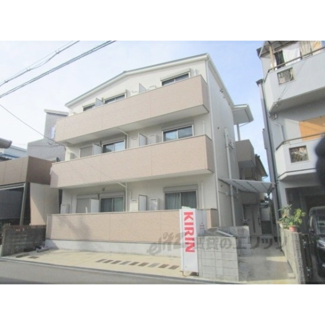 御殿山駅より徒歩4分 築10年8ヶ月 3階建の賃貸物件