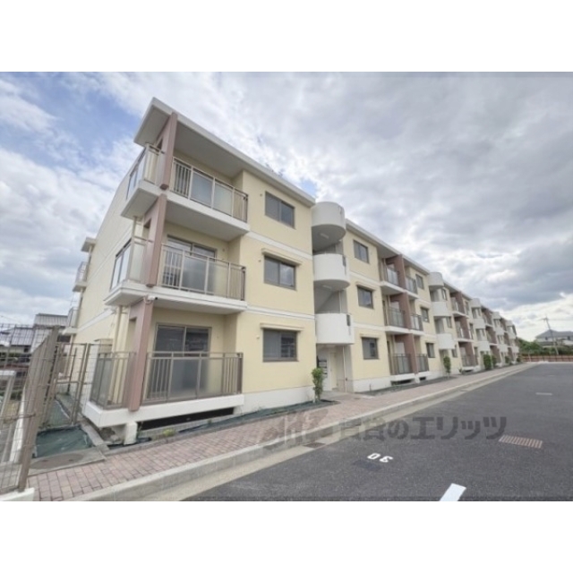 星田駅より徒歩29分 築30年6ヶ月 3階建の賃貸物件