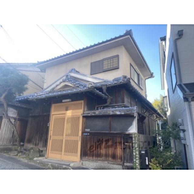 生駒駅より徒歩8分 築67年8ヶ月 2階建の賃貸物件