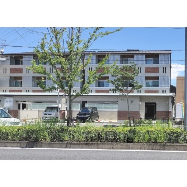 桂駅より徒歩11分 築6年9ヶ月 3階建の賃貸物件