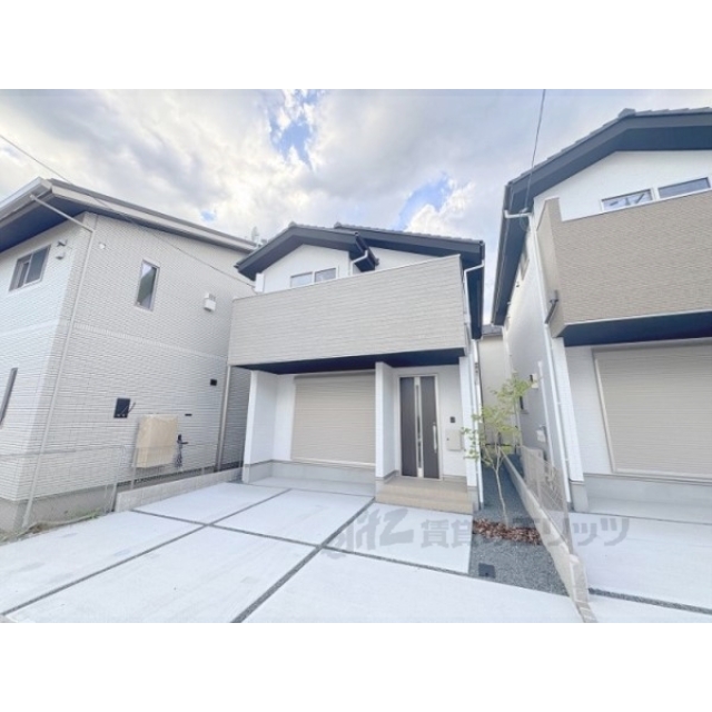 北大路駅よりバス14分 徒歩1分 築1年 2階建の賃貸物件