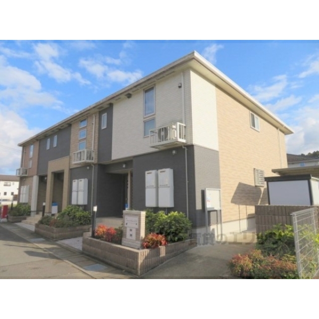 石原駅より徒歩11分 築8年8ヶ月 2階建の賃貸物件