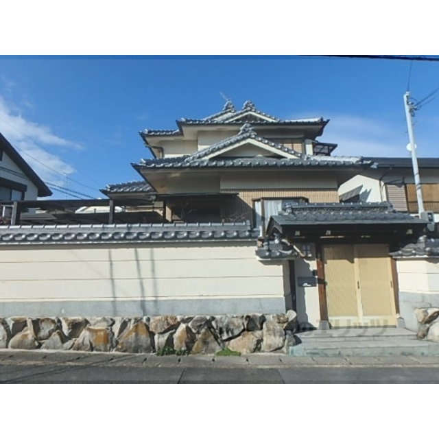 六地蔵駅より徒歩13分 築35年 2階建の賃貸物件