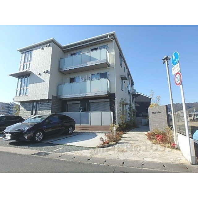 東野駅より徒歩14分 築9年10ヶ月 3階建の賃貸物件