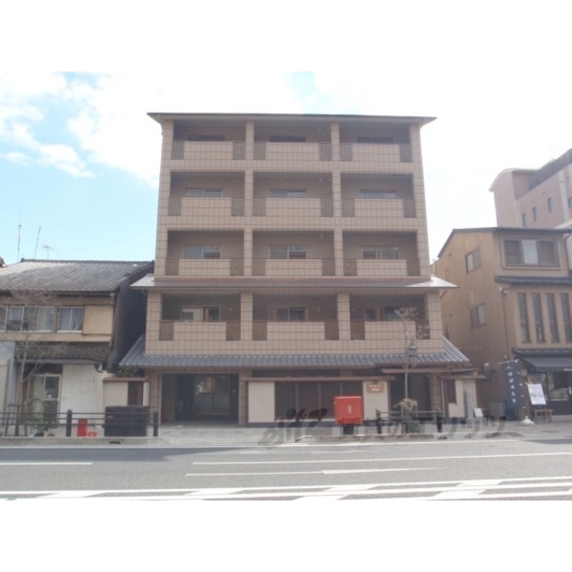 東山駅より徒歩1分 築13年9ヶ月 5階建の賃貸物件