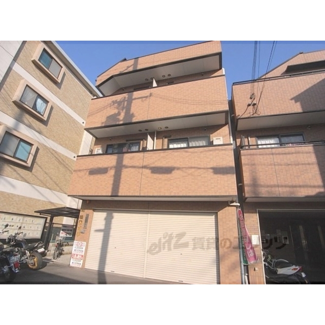 北大路駅よりバス13分 徒歩1分 築20年9ヶ月 3階建の賃貸物件