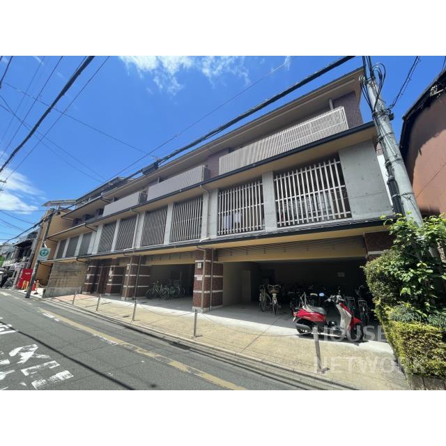 今出川駅より徒歩4分 築13年10ヶ月 3階建の賃貸物件