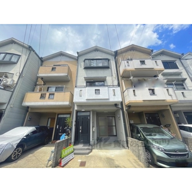 御陵駅より徒歩19分 築29年7ヶ月 3階建の賃貸物件