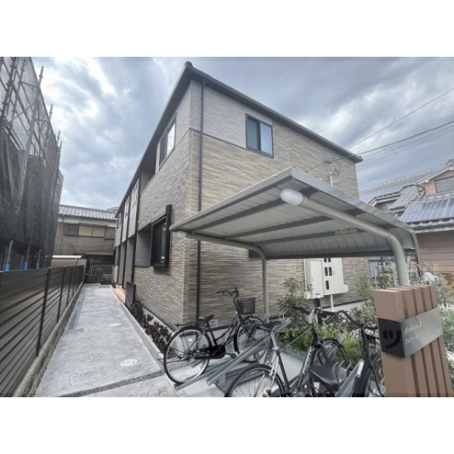 伊丹駅よりバス3分 徒歩1分 築1年6ヶ月 2階建の賃貸物件
