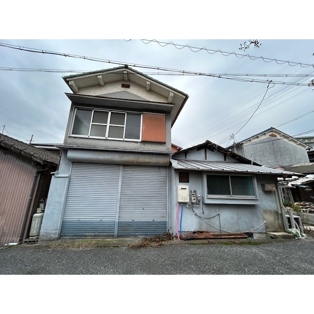 三郷駅より徒歩7分 築65年 2階建の賃貸物件