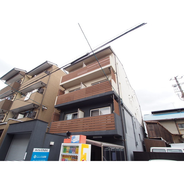 西院駅より徒歩10分 築15年8ヶ月 4階建の賃貸物件