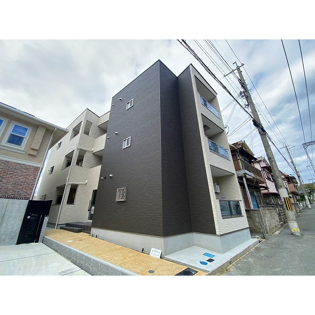 額田駅より徒歩3分 築1年2ヶ月 3階建の賃貸物件