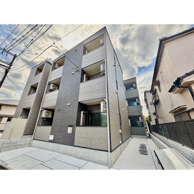 千里丘駅より徒歩10分 新築 3階建の賃貸物件