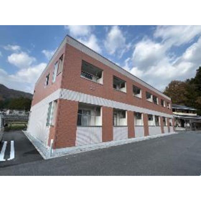 新見駅より徒歩28分 築6年10ヶ月 2階建の賃貸物件