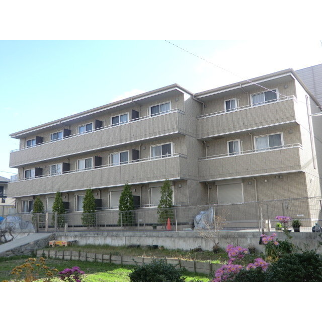 石橋阪大前駅より徒歩2分 築17年1ヶ月 3階建の賃貸物件