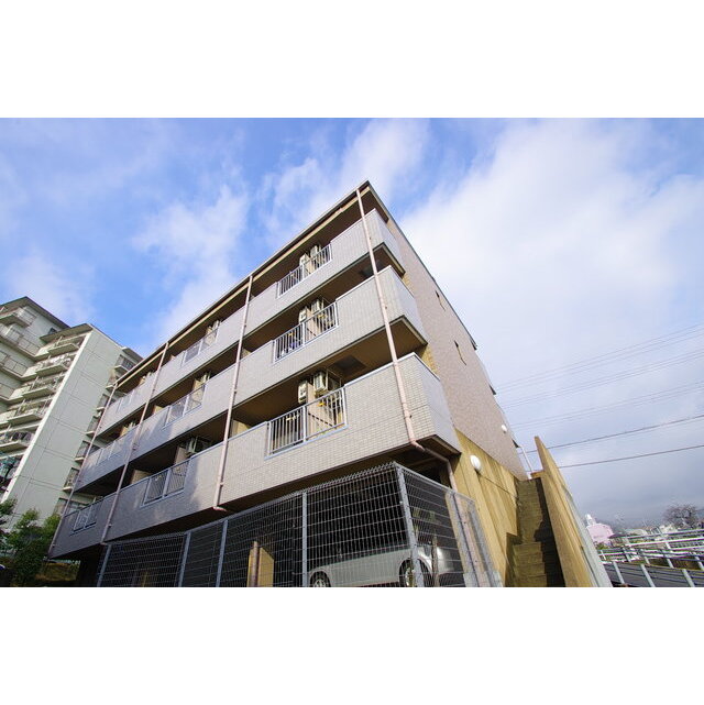 豊川駅より徒歩31分 築26年8ヶ月 3階建の賃貸物件