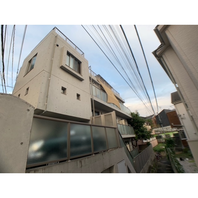 仙川駅より徒歩7分 築14年8ヶ月 3階建の賃貸物件