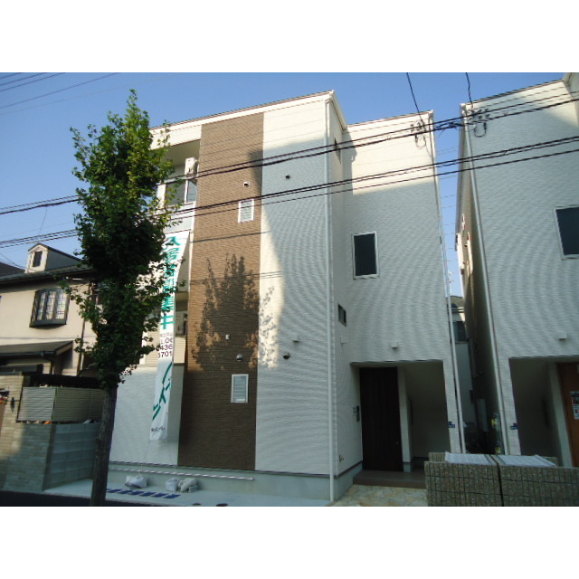 武庫川駅より徒歩11分 築11年4ヶ月 2階建の賃貸物件