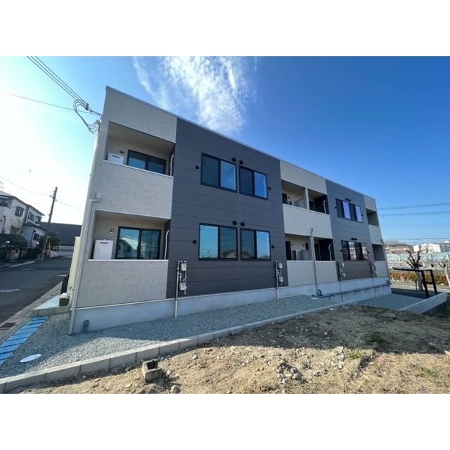 信貴山下駅より徒歩9分 築2年9ヶ月 2階建の賃貸物件