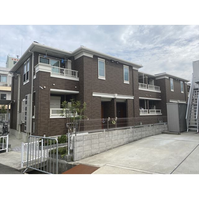 富田駅より徒歩13分 築8年3ヶ月 2階建の賃貸物件