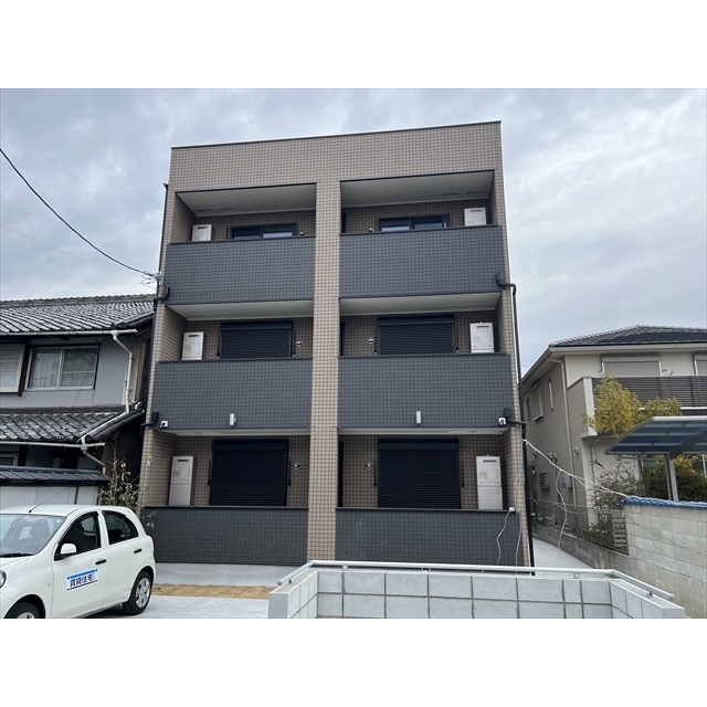 高槻市駅より徒歩15分 築3年8ヶ月 3階建の賃貸物件