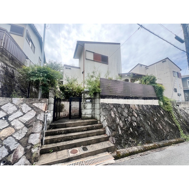 関屋駅より徒歩11分 築46年4ヶ月 2階建の賃貸物件