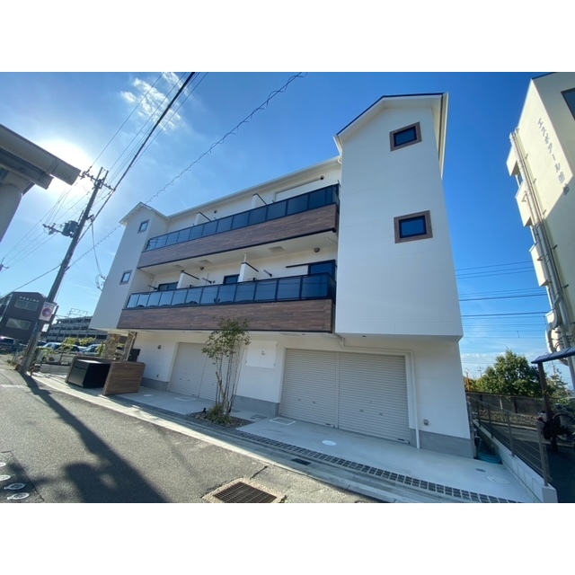 河内磐船駅より徒歩4分 築3年4ヶ月 3階建の賃貸物件