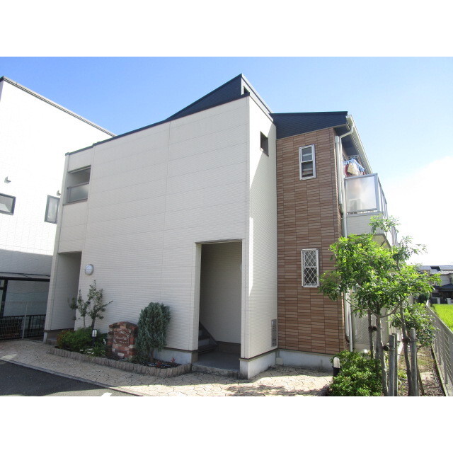 摂津富田駅より徒歩13分 築15年11ヶ月 2階建の賃貸物件