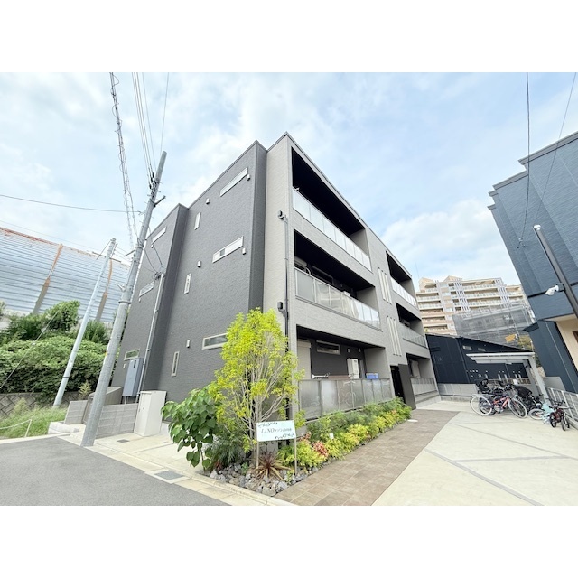 千里丘駅より徒歩19分 築2年8ヶ月 3階建の賃貸物件