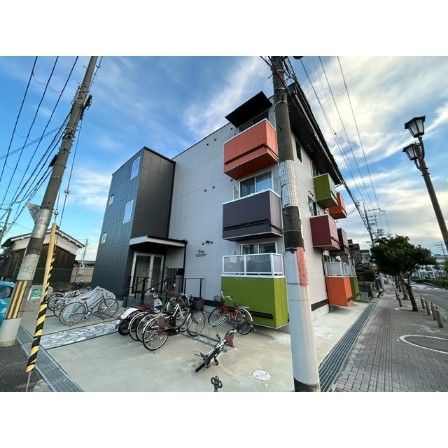 宮之阪駅より徒歩14分 築3年9ヶ月 3階建の賃貸物件