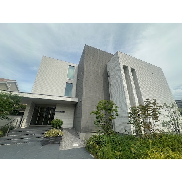 堺市駅より徒歩9分 築2年8ヶ月 3階建の賃貸物件